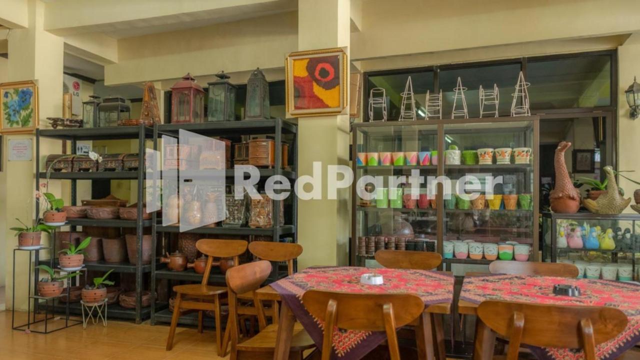 Vandhela Homestay Syariah Mitra Reddoorz Surabaya Exterior foto